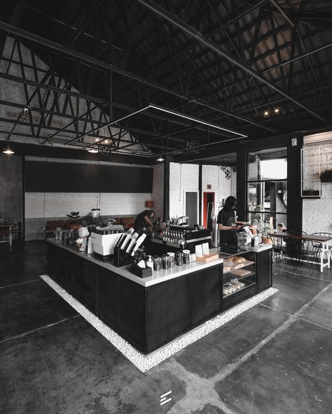 Warehouse Coffee Shop, Gym Cafe Design, Vitamin Bar, Gym Cafe, Industrial Coffee Shop, Coffee Shop Counter, Loft Cafe, Coffee House Design, Cafe Exterior