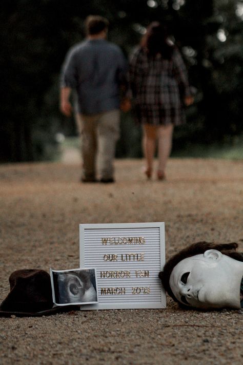 Adorable Halloween Costumes, Baby Reveal Photos, Pregnancy Announcement Photography, Pregnancy Announcement Photoshoot, Spooky Ideas, Pregnancy Announcement Ideas, Halloween Pregnancy Announcement, Baby Announcement Photoshoot, Fun Baby Announcement