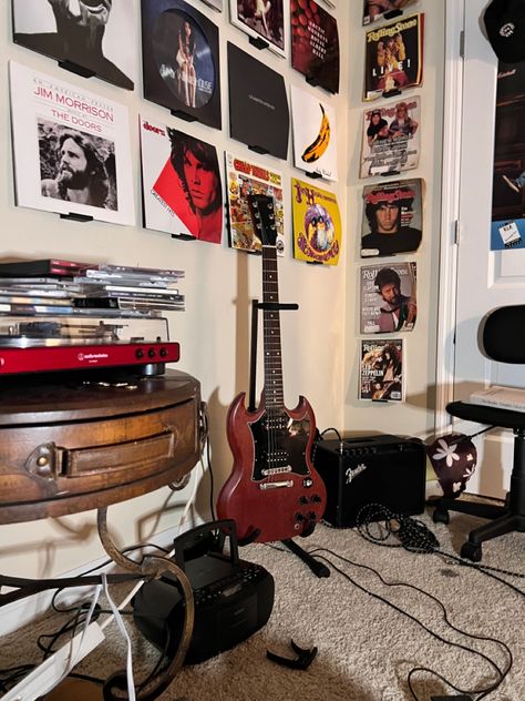 Styl Grunge, Rock Room, Room Redesign, Gibson Sg, Room Goals, Pretty Room, Dreamy Room, I'm With The Band, Dream Room Inspiration