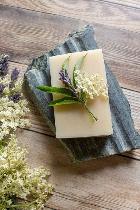 Lavender Soap Recipe, Lavender Recipe, Natural Soaps Recipes, Soap Photography, Cold Process Soap Recipes, Soap Making Recipes, Diy Kosmetik, Soap Recipe, Homemade Soap Recipes