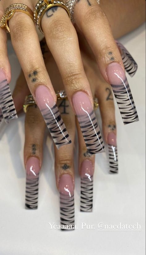 Kodak Black Nails, Oldies Nails, Black French Tip Nail, Dominican Nails, Black French Tip, Bday Nails, French Tip Nail Art, French Manicures, Curved Nails