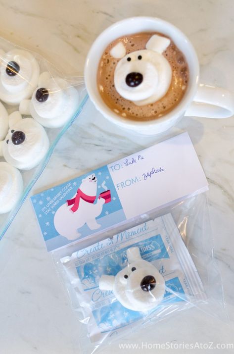 Polar bear marshmallows hot chocolate Hot Chocolate Valentine, Bear Marshmallow, Marshmallow Hot Chocolate, Polar Bear Party, Hot Chocolate Treats, Chocolate Valentine, Snow Party, Delicious Hot Chocolate, Chocolate Party