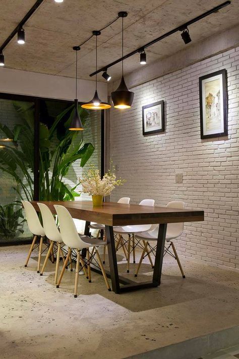 Dining Lighting, Office Interior Design, Dining Room Design, Interior Design Trends, Room Table, Living Room Lighting, Brick Wall, Dining Room Table, Table And Chairs