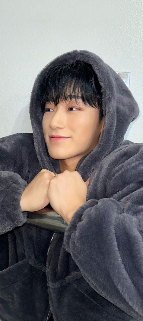 Sans Cute, Jeong Yun-ho, San Ateez, Woo Young, Kpop Guys, Kpop Wallpaper, K Idols, Cute Icons, Instagram Update