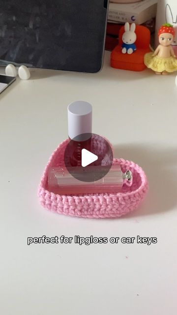 ant 🐜💕 on Instagram: "how to crochet a cute heart shaped trinket tray 🎀🎀🎀 save for the pattern 😚  #crochet #crochetheart #crochetpattern #trinkettray" Crochet Tray Pattern, Crochet Tray, Crochet Heart, Cute Heart, Trinket Tray, How To Crochet, Pattern Crochet, Trinket Dishes, Ants