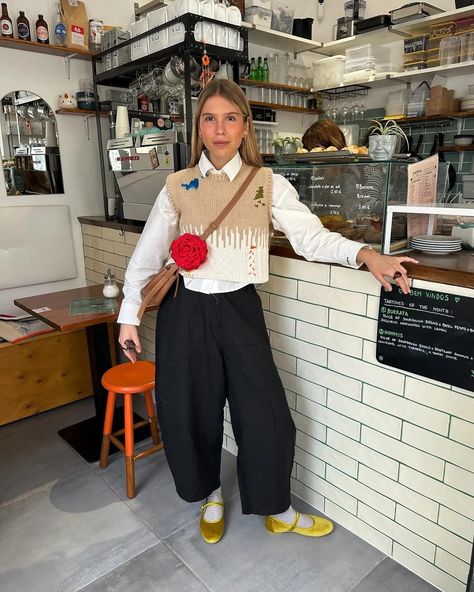 Portugal's Chicest Women Are Wearing These 4 Fall Trends | Who What Wear Rita Montezuma, Portugal Outfits, Lisbon Fashion, English Fashion, Fall Chic, Montezuma, Quick Lunch, Quirky Fashion, Pro Tip