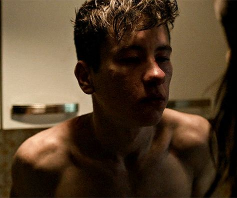 Barry Keoghan Mammal, Barry Keoghan Gif, Barry Keoghan, Irish Men, Hot Actors, Man Crush, Tom Holland, Book Aesthetic, Celebrity Crush