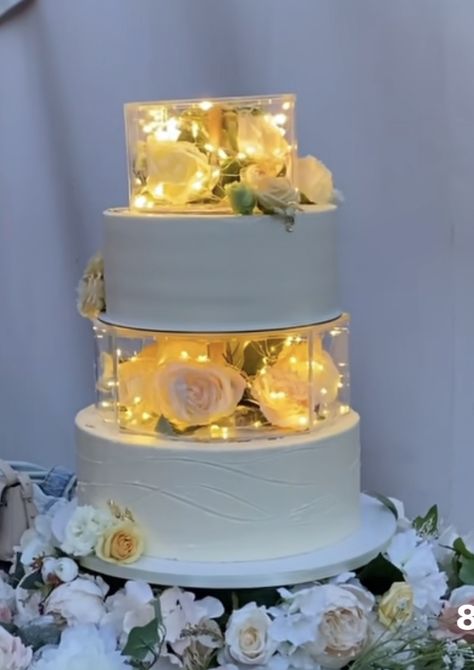 Spacer Cake Design, Beautiful Cakes Elegant, Wedding Cakes With Clear Tiers, Wedding Cake With Lights, Cake With Acrylic Tier, Wedding Cake Stand Lighted, Cake With Acrylic Separator, Cake Spacer Wedding Cake, Wedding Cake Transparent Tier