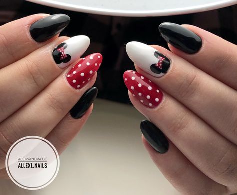 Disney Nails Oval Shape, Disney Nails Almond Shape Short, Minnie Mouse Almond Nails, Almond Shape Disney Nails, Almond Nails Disney, Almond Disney Nails, Disney Nails Almond Shape, Disney Almond Nails, Mickey Mouse Halloween Nails