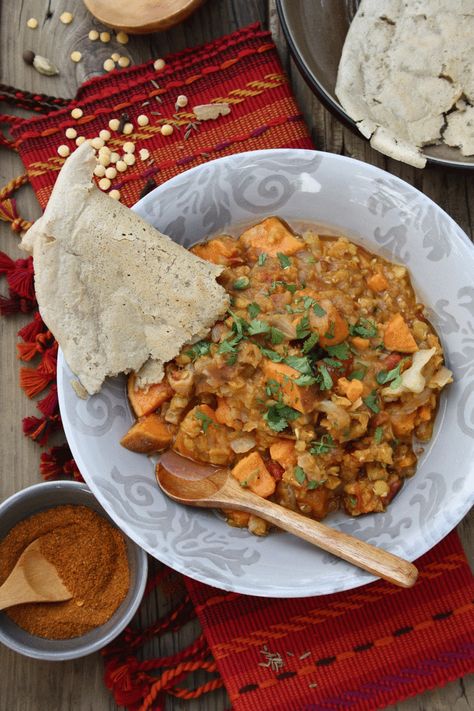 Ethiopian Sweet Potato & Lentil Wat with Injera Flatbreads Click back to gallery on page to see (vegan!!) recipe Ethiopian Dinner, African Meals, Ethiopian Recipes, Nigerian Dishes, Mushroom Dishes, Vegan Flatbread, Ethiopian Cuisine, African Dishes, Ethiopian Food