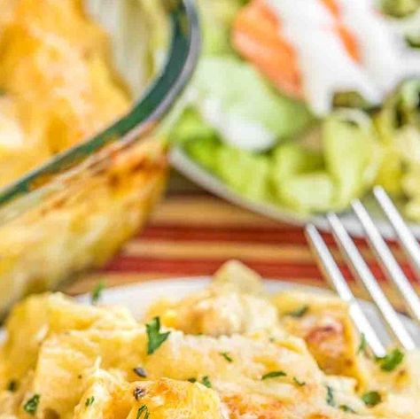 Plain Chicken® on Instagram: "⭐NEW POST⭐The WEEKLY MEAL PLAN is up on the blog. I'm sharing an easy main dish & side for every single night of the week🙌🏻⁠ 🤗⁠ SOOO many favorites on the menu this week like this Cheesy Chicken Rigatoni – CRAZY good! The whole family cleaned their plates and went back for seconds! Such an easy weeknight casserole recipe! Can make ahead and refrigerate or freeze for later too! Chicken, rigatoni, cheese soup, evaporated milk, heavy cream, garlic mozzarella, and cr Cheesy Chicken Rigatoni, Easy Weeknight Casseroles, Chicken Rigatoni, Weeknight Casseroles, Easy Main Dishes, Plain Chicken, Weekly Meal Plan, Cheese Soup, Cheesy Chicken