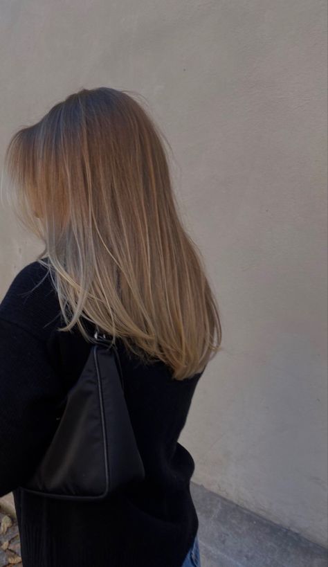 U Shaped Haircut With Long Layers, Light Layers Haircut Medium Straight, Medium Length V Haircut, Middle Length Wavy Hair, Haïr Cut Ideas For Straight Hair, V Cut Medium Length Hair, Mod Length Haircut, Dirty Blonde Layered Hair, Long Straight Haircut Ideas