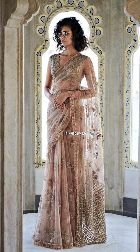 Sabyasachi Mukherjee - India 🇮🇳 Heavy Embroidery Saree Indian Bridal, Sabyasachi Sarees Classy, Farewell Look, Sabyasachi Dresses, Pastel Sarees, Sabyasachi Saree, Latest Saree Trends, Heavy Saree, Wedding Day Outfit