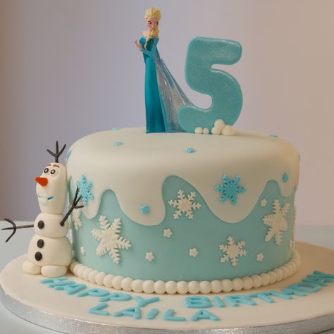 Frozen Cake Ideas One Layer, Easy Frozen Birthday Cake, Frozen Fondant Cake, Elsa Pasta, Frozen Cake Decorations, Frozen Fondant, Elsa Torte, Frozen Themed Birthday Cake, Elsa Cake