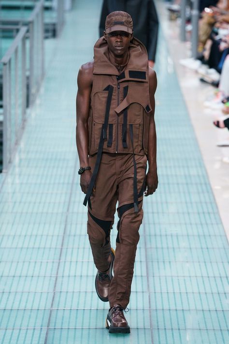 How Men’s Street Style Is Influencing Runway Trends—From Short Shorts to Crystals | Vogue Utility Vest Outfit Men, Utility Vest Outfit, Spring Menswear, Menswear 2020, Vest Outfits Men, 2020 Runway, Runway Trends, Heron Preston, Mode Masculine