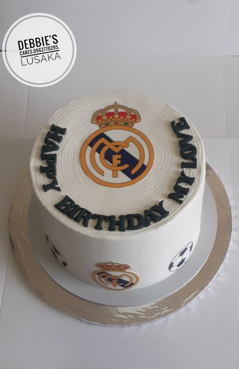 For the love of football. Hola Madrid Birthday Team Ideas, Football Cake Real Madrid, Real Madrid Torte, Real Madrid Cake Ideas, Pastel Del Real Madrid, Pastel Real Madrid, Real Madrid Birthday Cake, Real Madrid Birthday Party, Real Madrid Birthday