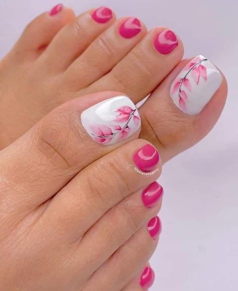 Pink Toenails With Design, Pink And White Pedicure, Pink Toe Nails Ideas, Pink Pedicure Designs, Purple Toe Nail Designs, Foot Nail Art Design, Summer Toenail Designs, Shellac Toes, Foot Nail Art