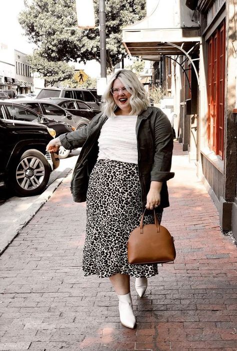 Discover 2024's Plus-Size Spring Wardrobe: Chic, Comfy & Casual Outfits Plussize Outfit Ideas Spring, Super Plus Size Outfits, Hot Weather Outfits Plus Size, Plus Size Minimalist Outfits, Plus Size 90s Fashion Outfits, Fat Outfits, Plus Size Outfits For Fall, Comfy Casual Summer Outfits, Plus Size Herbst