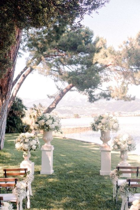 Wedding Altar Decorations Outdoor, Wedding Alter Decor, Wedding Urns, Wedding Altar Ideas, Roses And Baby Breath, Wedding Aisle Decorations Outdoor, Wedding Aisle Flowers, Roman Wedding, Wedding Pillars