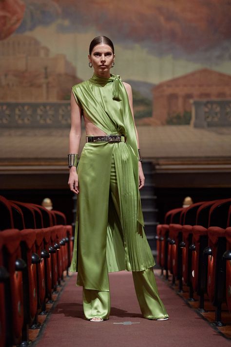 Alfredo Martínez Mexico Spring 2023 Collection | Vogue Low Waisted Pants, High Class Fashion, Mexico Fashion, Mexican Fashion, Sci Fi Fashion, Concert Fashion, 2023 Collection, 2023 Fashion, Spring 2023