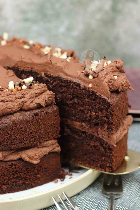 Chocolate Cake - Back to Basics - Jane's Patisserie Chocolate Buttercream Frosting Easy, Chocolate Cake Icing, Dark Chocolate Cake Recipes, Chocolate Easter Cake, Patisserie Cake, Janes Patisserie, Creamy Frosting, Cake Recipes At Home, Chocolate Cake Recipe Easy