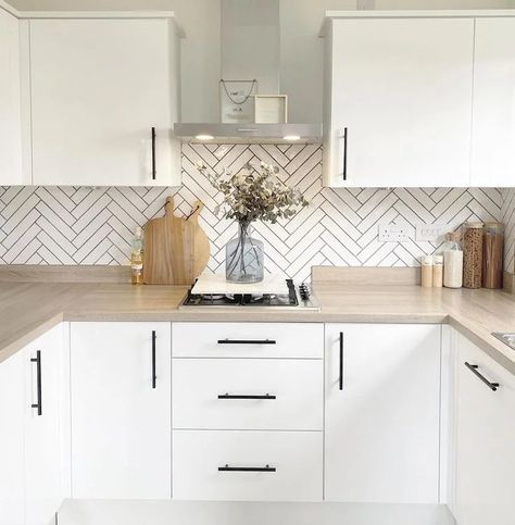 15 Beautiful White Kitchen Backsplash Ideas You'll Want To Recreate - The Girly System 2x8 Herringbone Backsplash, Chevron Backsplash Kitchen Herringbone, Herringbone Wall Tile Kitchen, Fishbone Tiles Kitchen, Herringbone Kitchen Tiles, Herringbone Subway Tile Kitchen, Kitchen Ideas Tiles, White Herringbone Tile Kitchen, Kitchen Herringbone Backsplash