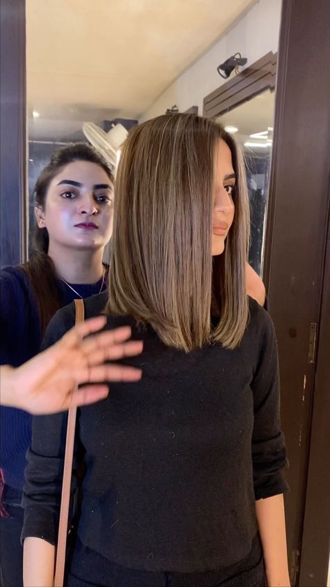 It is the perfect example of how to achieve a healthy look of your dyed hair whilst adding dimension and depth. Lightening your natural… | Instagram Sleek Straight Medium Length Hair, Medium Length Hair One Length, Over 50 Brunette Hair Styles, Extra Long Bob Haircut, One Length Long Hair, Long Bob Haircuts Straight, Asian Medium Length Hair, Corte Bob Corto Cara Redonda, Extra Long Bob