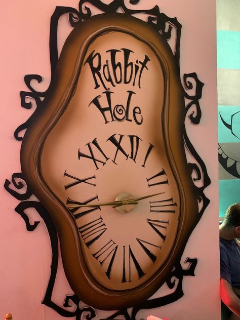 Alice In Wonderland Clock Drawing, Alice In Wonderland Coffee Shop, Alice In Wonderland Aesthetic Room, Alice In Wonderland Interior, Clock Alice In Wonderland, Alice In Wonderland Clock, Alice In Wonderland Bedroom, Steampunk Alice In Wonderland, Alice In Wonderland Clocks