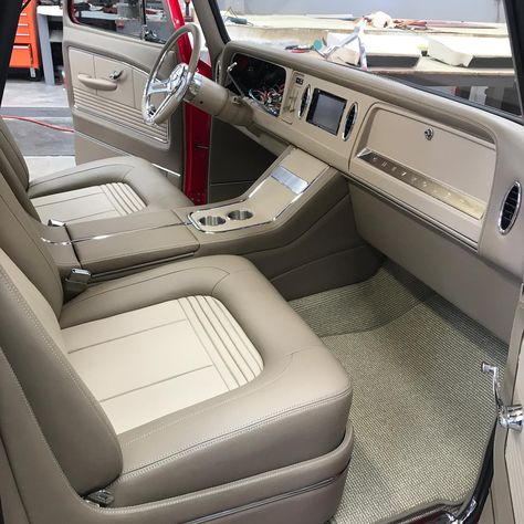 Custom Interior Truck, Classic Car Interior Ideas, Squarebody Interior Ideas, Classic Truck Interior Ideas, Classic Truck Interior, C10 Custom Interior, Custom Interior Car, C10 Chevy Truck Interior, Diy Truck Interior