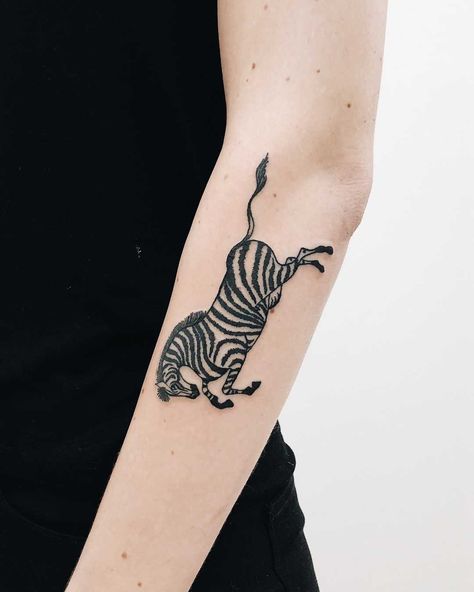 Zebra Tattoo Ideas, Tattoo Ideas Traditional, Computer Tattoo, Zebra Tattoo, Wings Tattoo Meaning, Sunflower Tattoo Meaning, Zebra Tattoos, Elephant Tattoo Meaning, 2023 Pedicure