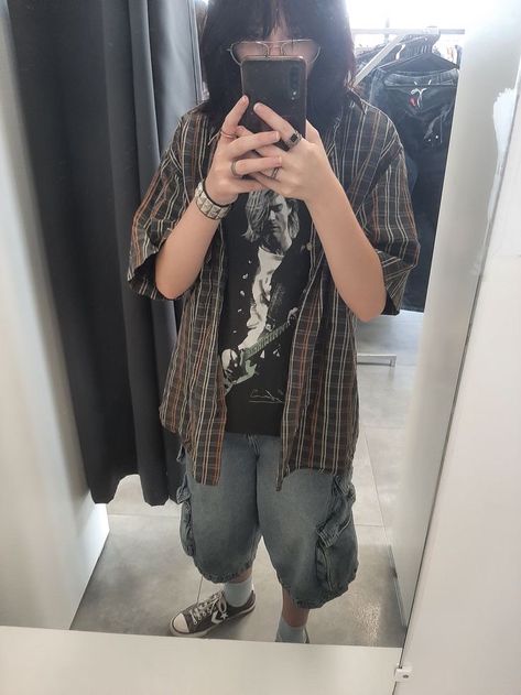 Kurt Cobain Fits, Kurt Contain Outfits, Flannel Outfit Grunge, Masc Outfit Ideas For Women, Masc Wlw Outfit, Kurt Cobain Flannel, Kurt Cobain Outfit Ideas, Grunge Masc Outfits, Masc Fem Outfits