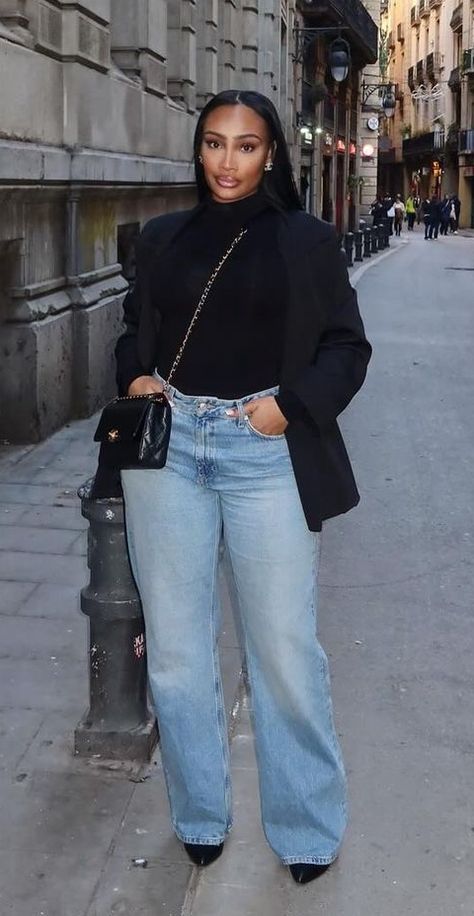 Tamera Mowry Style, London Black Girls Style, Dark Top Light Bottom Outfit, Chic Outfits With Jeans, All Black Outfit With Boots, Saturday Night Dinner Outfit, Outfits For Wide Hips, Winter Lunch Date Outfit, Jean Fall Outfits