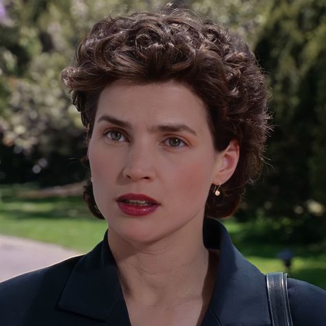 Julia Ormond Hair, Julia Ormond Sabrina, Sabrina 1995 Movie, Sabrina 1995, Winter Celebrities, Julia Ormond, Short Wavy Haircuts, Wavy Haircuts, Cute Haircuts