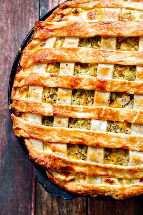 Chicken, Green Chile and Potato Pie - 12 Potato Recipes that Will Blow Your Mind Thanksgiving Leftover Recipes, One Dish Dinners, Potato Pie, Savory Pie, Chuck Roast, Leftovers Recipes, Polish Recipes, Cheesy Chicken, Green Chile