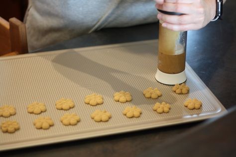 Peanut Butter Spritz Cookie Recipe from Liz of lizrotz.com Peanut Butter Spritz Cookie Recipe, Butter Spritz Cookies, Spritz Cookie, Spritz Cookie Recipe, Spritz Recipe, Raw Cookie Dough, Spritz Cookies, Best Peanut Butter, Cookie Press