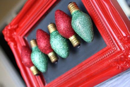 glitter Christmas decor Light Bulb Crafts, Homemade Christmas Decorations, Christmas Light Bulbs, Indoor Christmas, Christmas Light, Mothers Day Crafts, Glitter Christmas, Mod Podge, Homemade Christmas