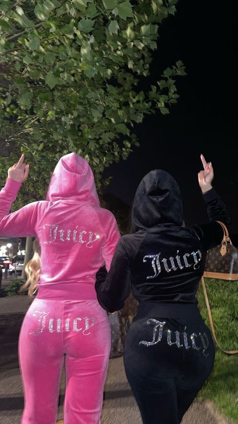 Juicy Couture Clothes, Matching Outfits Best Friend, Juicy Couture Tracksuit, 2000s Fashion Outfits, Looks Street Style, Looks Black, Moda Vintage, Baddie Outfits Casual, Really Cute Outfits