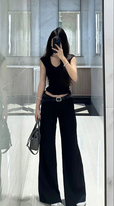 Date Outfit Inspo Casual, Girly All Black Outfits, Outfits For College, Aesthetic Business, Outfits Skirt, Rich Aesthetic, Suits Casual, Cute Work Outfits, Women Suits