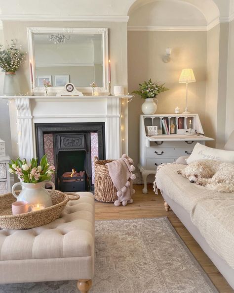 Classy Living Room, Bioethanol Fireplace, Opulent Interiors, Beige Living Rooms, Cottage Living Rooms, Cosy Living Room, Winter Comfort, Winter Home, Neutral Living Room