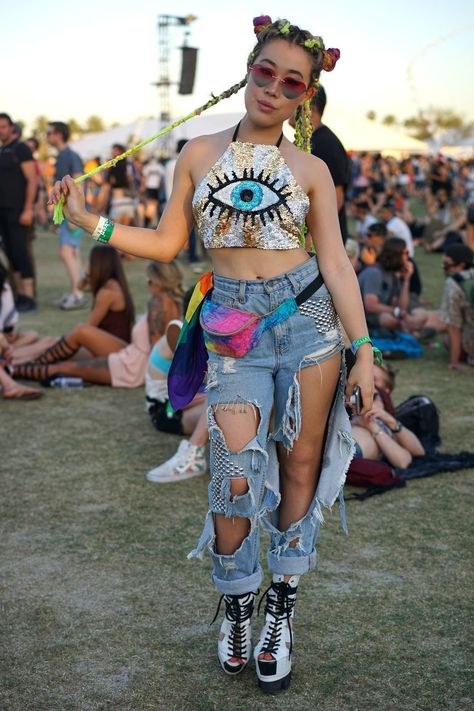 Let these ensembles inspire you to let your fashion flag fly. Kylie Jenner Coachella Outfits, Coachella Outfit Female, Kylie Jenner Coachella, Moda Coachella, Best Coachella Outfits, Outfits Quiz, Festival Planning, Festival Fashion Outfit, Coachella Fits