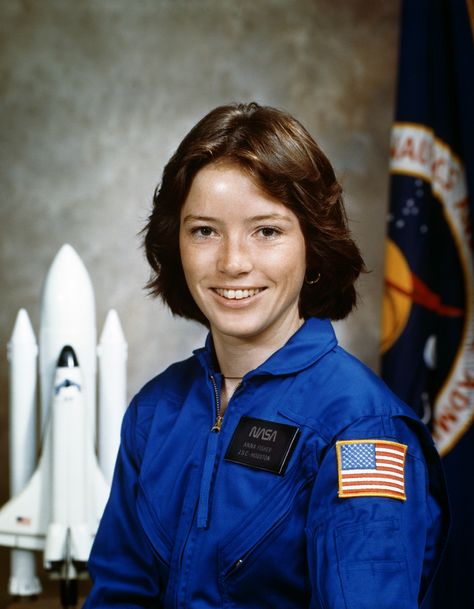 Anna Fisher - 1979 Anna Fisher, First Female Astronaut, Simone Veil, Nasa Photos, Anna Lee, Nasa Space Shuttle, Apollo Missions, Nasa Astronauts, Space Pictures