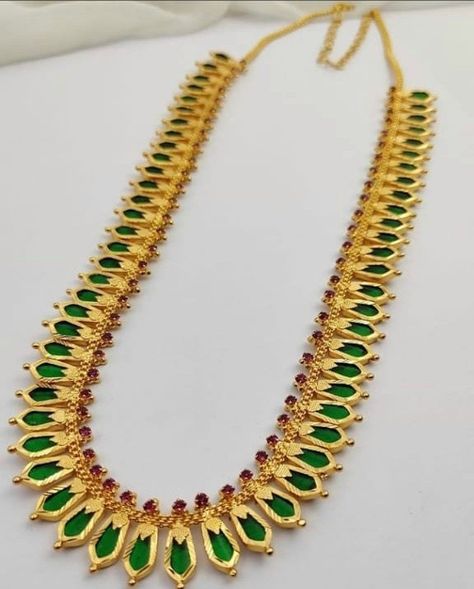 Nagapadam Mala, Palakka Mala Kerala, Nagapadam Necklace, Kerala Jewellery, Engagement Goals, Gold Haram, Antique Gold Earrings, Gold Jewels Design, Bridal Braids