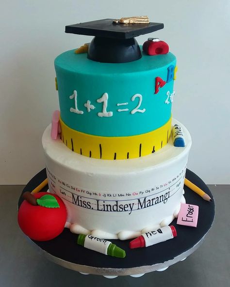 Teacher Theme Cake, Teacher Graduation Cakes, Teachers Day Cake, Teacher Graduation Party, College Graduation Cakes, Graduation Cake Designs, Elementary Graduation, Teacher Party, Kindergarten Graduation Party