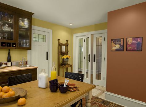 spicy & modern yellow kitchen - marblehead gold HC-11 (walls),  audubon russet HC-51 (accent wall) Yellow Kitchen Paint, Kitchen Colour Combination, House Minimalist, Kitchen Wall Colors, Kitchen Colour Schemes, Dining Room Colors, Paint Colors Benjamin Moore, Kitchen Paint Colors, Yellow Kitchen