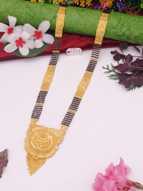 Heavy Mangalsutra Designs Gold, Long Mangalsutra, Gold Jewelry Collection, Simple Gold Earrings, Mangalsutra Design, Black Beads Mangalsutra, Black Beads Mangalsutra Design, Gold Jewellry, Gold Mangalsutra Designs