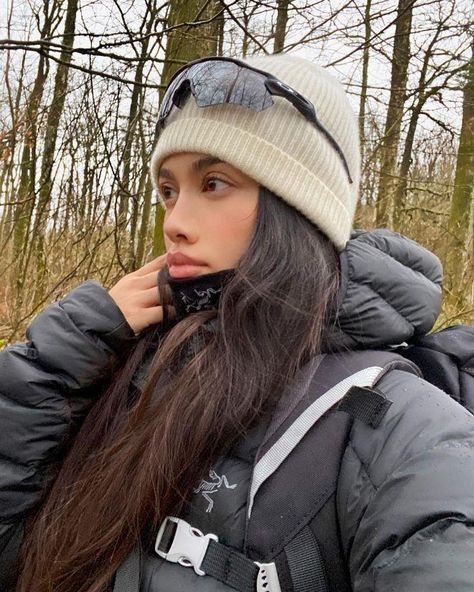 Beanie Hiking Outfit, Scandi Aesthetic, Hiker Girl, Neutral Clothes, Nature Connection, Beanie Outfit, Streetwear Styles, Athletic Girls, Adidas Terrex