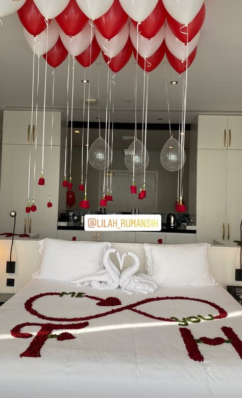 Hotel Room Decoration, Romantic Hotel Rooms, Wedding Night Room Decorations, Valentines Bedroom, Romantic Room Surprise, Romantic Dinner Decoration, Romantic Valentines Day Ideas, Surprise Birthday Decorations, Romantic Room Decoration