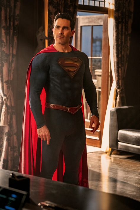 Tyler Hoechlin Superman, Superman And Lois, Superman Film, Cw Dc, Emmanuelle Chriqui, Famous In Love, Superman Man Of Steel, Superman Lois, Promotional Photos