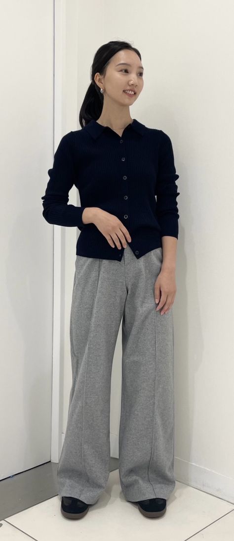 Uniqlo Looks, Uniqlo Women Outfit, Capsule Outfits, Uniqlo Women, Women Outfit, Uniqlo, Clothes For Women, Quick Saves