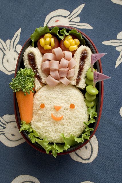 Funny and fun! Bunny Bento, Chef Taro, Easy Bento, Kotak Bento, Lunch Bento, Fun Lunch, Japanese Bento, Bento Boxes, Funny Food